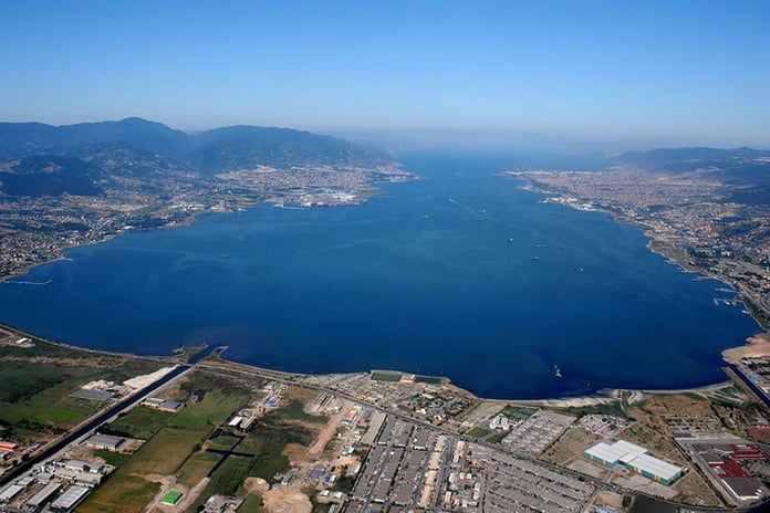 İzmit Körfezi dip çamuru temizliğiyle hayat buluyor: Balık popülasyonunda artış yaşandı.