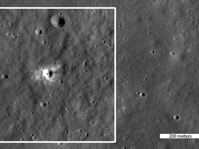 Ay’a çarpan göktaşı dev krater açtı