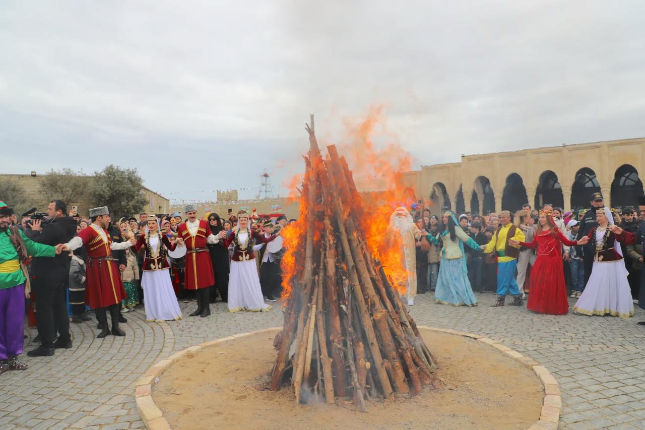 Bakü’de Nevruz coşkusu: Ateşgah’ın ebedi ateşi baharı müjdeledi