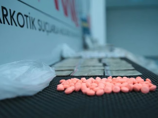 Antalya'da uyuşturucu operasyonu! Biri doktor 5 şüpheli tutuklandı