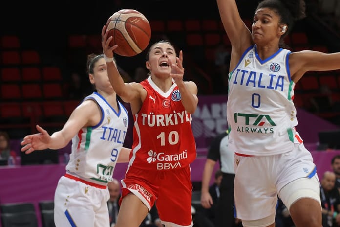 A Milli Kadın Basketbol Takımı'nın EuroBasket'te madalya umutları kırıldı: Uzatmada gelen mağlubiyet ve tecrübe vurgusu