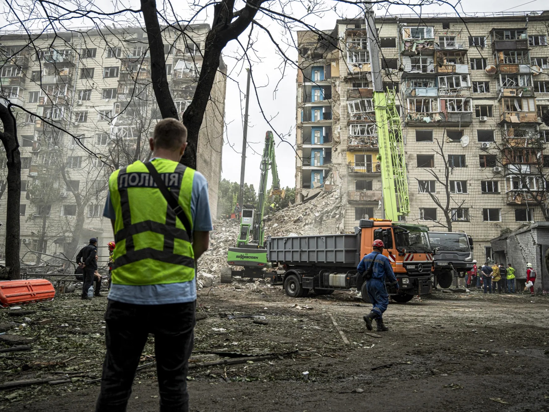 EU Plans €100 Billion Ukraine Fund Amid U.S. Aid Uncertainty