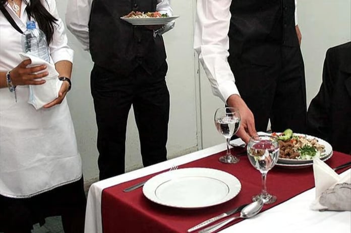 Kafe ve restoranlarda zorunlu servis ve masa ücreti yasaklanıyor