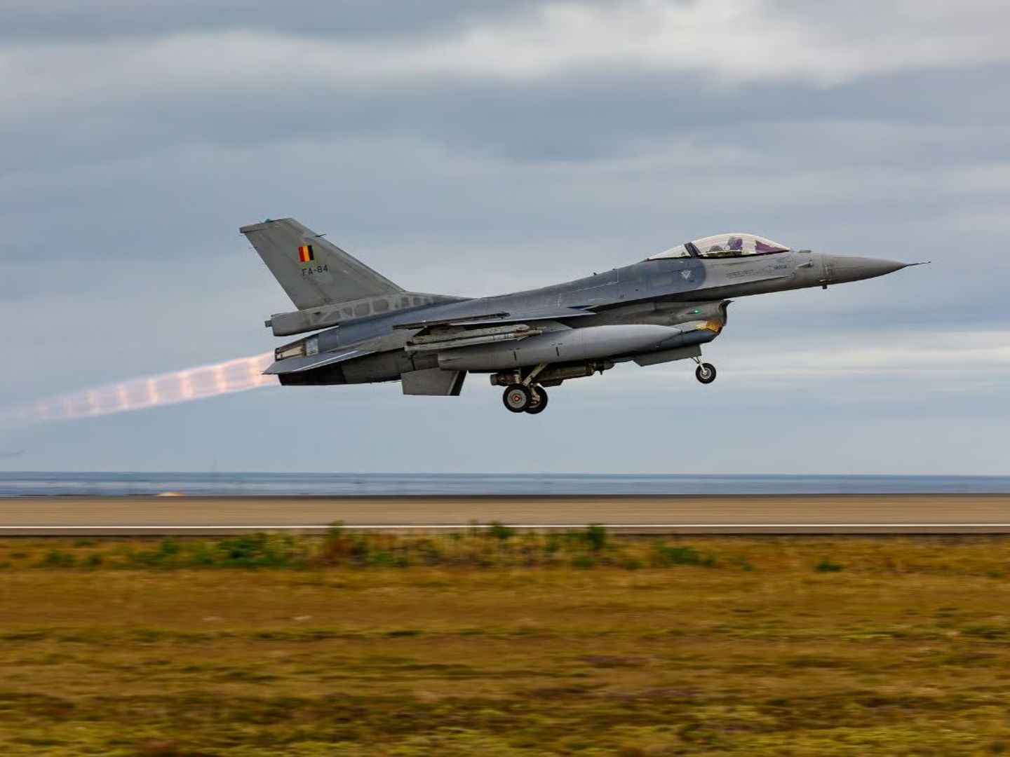Belçika, Ukrayna'ya F-16 teslimatını 2026'da başlatmayı planlıyor