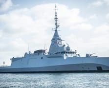 Fransız Donanması, yeni nesil fırkateynini suya indirdi