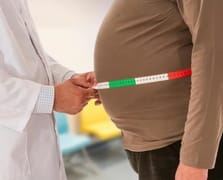 Meslekten men edilen cerrah yasağa rağmen obezite ameliyatı yaptı: Hasta hayatını kaybetti