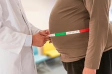 Meslekten men edilen cerrah yasağa rağmen obezite ameliyatı yaptı: Hasta hayatını kaybetti