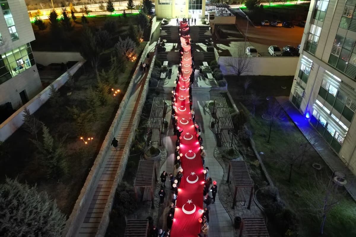 Çankırı'da 105 metrelik dev Türk bayrağı açıldı