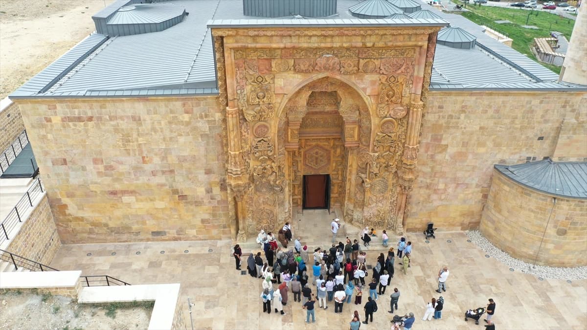 Divriği Ulu Camii ve Darüşşifasına ziyaretçi akını