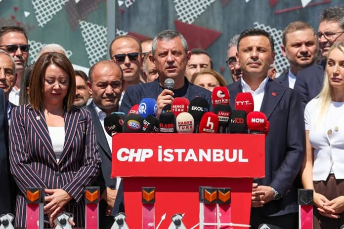 Mahkeme itirazı reddetti, Gürsel Tekin görevde kaldı