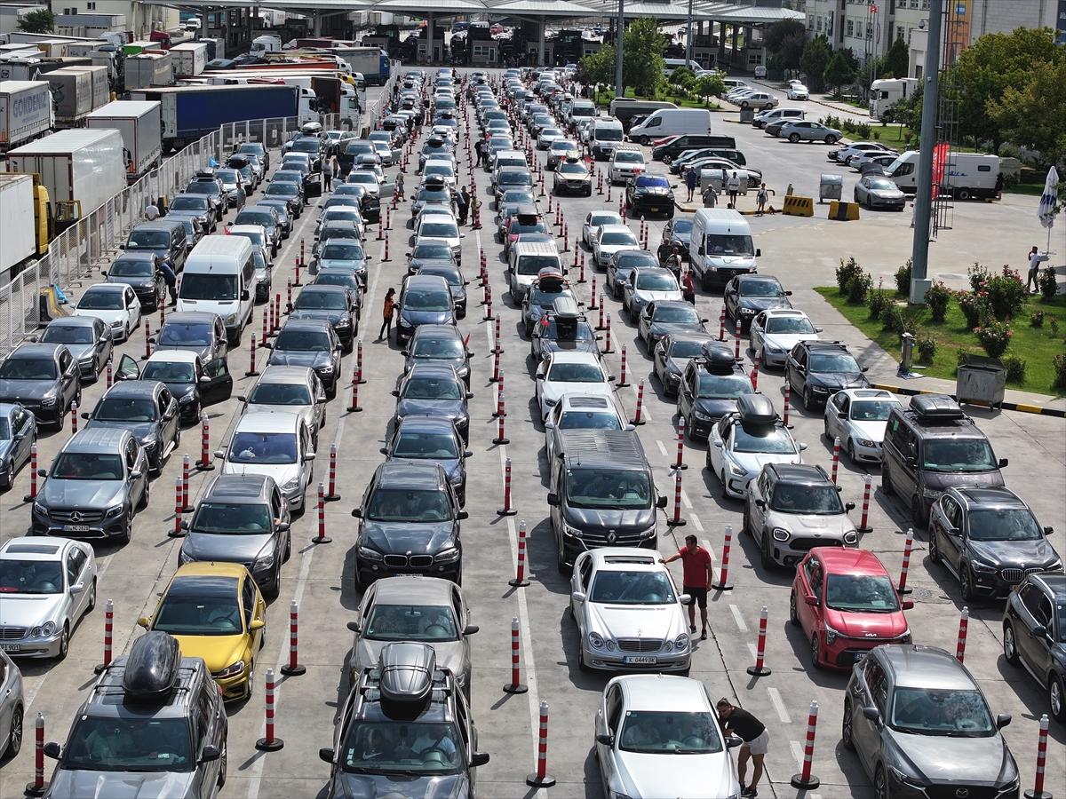 Gurbetçilerin dönüşü devam ediyor