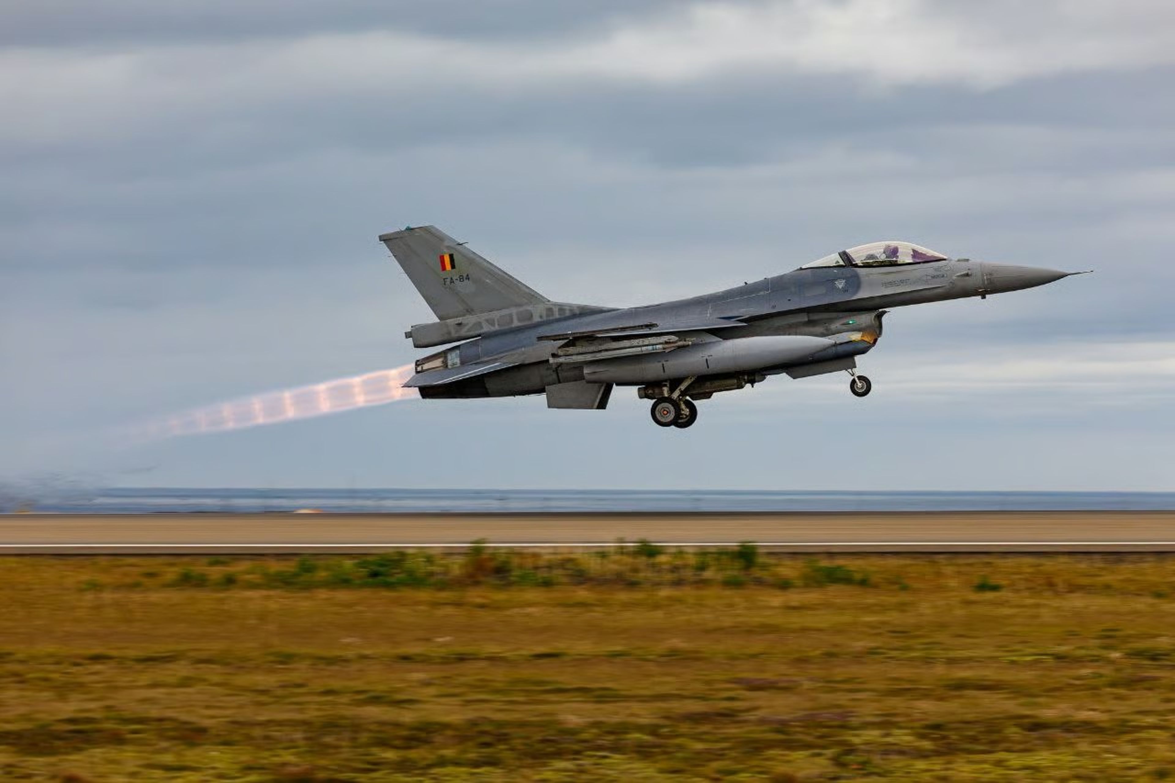 Belçika, Ukrayna'ya F-16 teslimatını 2026'da başlatmayı planlıyor