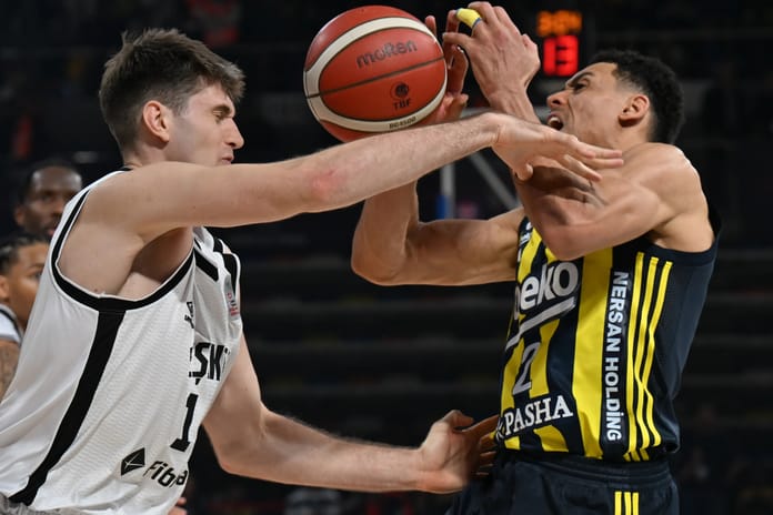 Basketbol Süper Ligi final serisi başlıyor: Fenerbahçe üç kupa peşinde, Beşiktaş 13 yıllık hasreti bitirmek istiyor