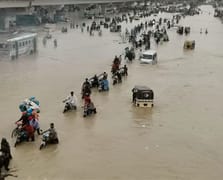 Pakistan’da sel felaketlerinde bilanço artıyor: 830 ölü