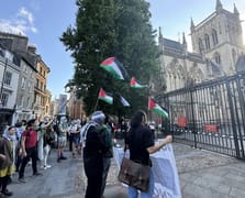 Cambridge öğrencileri İsrail'le ilişkilerin kesilmesi talebiyle eylem başlattı