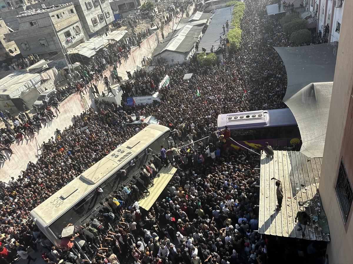 İsrail'in serbest bıraktığı Filistinli esirlerin bir kısmı Gazze'ye ulaştı