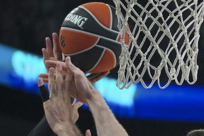 EuroLeague'de temsilcilerimiz zorlu deplasmanlarda: Anadolu Efes İspanya'da, Fenerbahçe Fransa'da sahaya çıkıyor