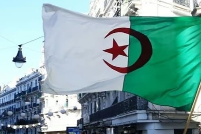 Cezayir Parlamentosu Fransız sömürgeciliğini suç sayan yasayı oybirliğiyle kabul etti