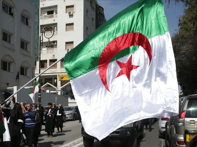 Cezayir yakaladığı Fransız ajanları sınır dışı etti