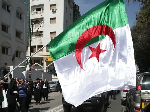 Cezayir yakaladığı Fransız ajanları sınır dışı etti