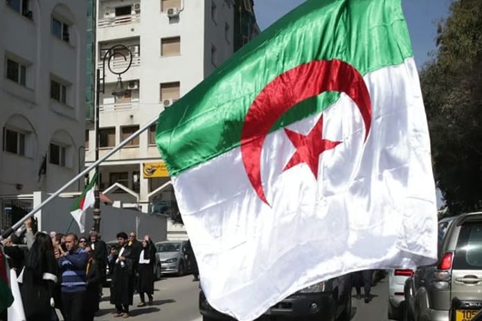 Cezayir yakaladığı Fransız ajanları sınır dışı etti