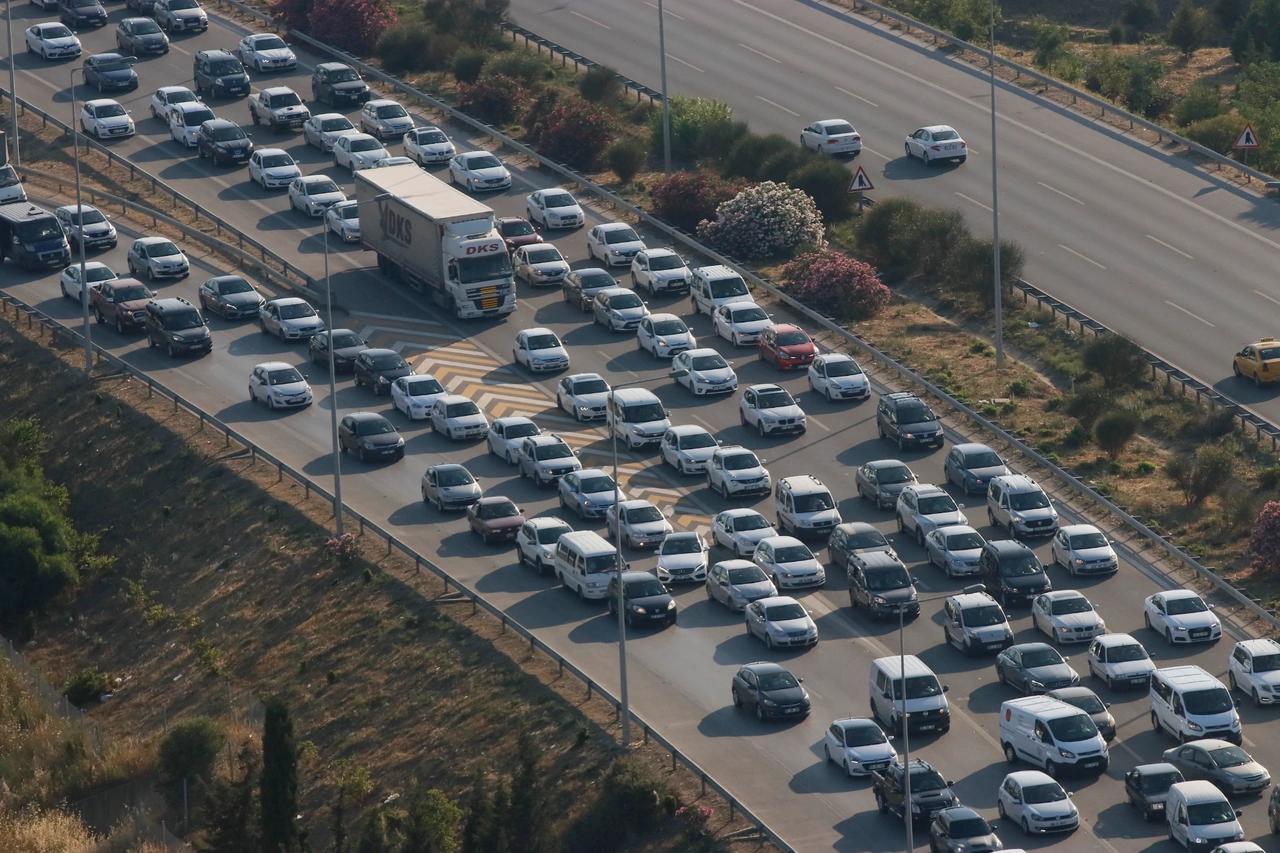 Gri renkli araçlar ilk sırada
