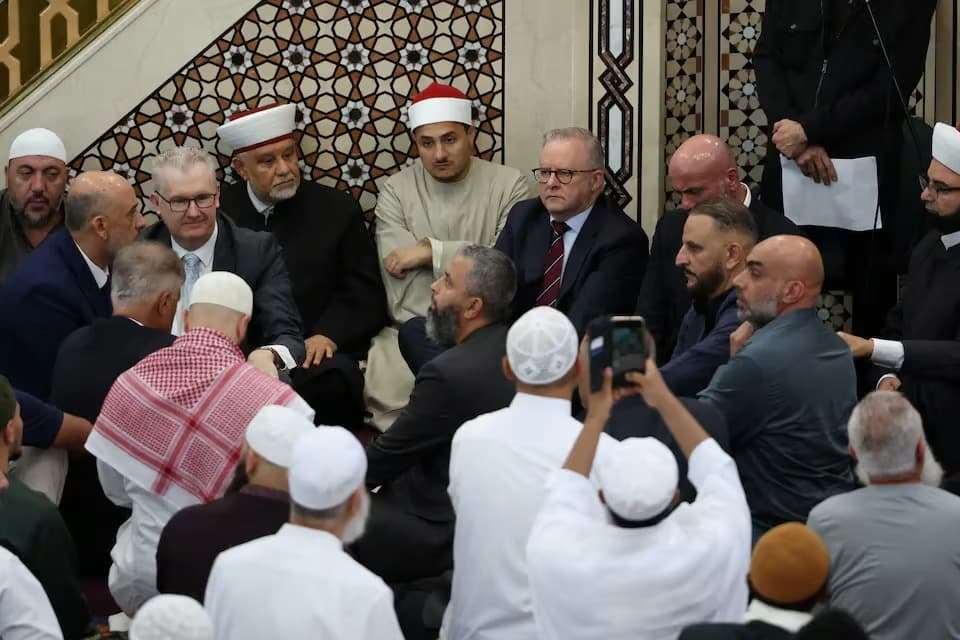 Albanese'ye camide protesto