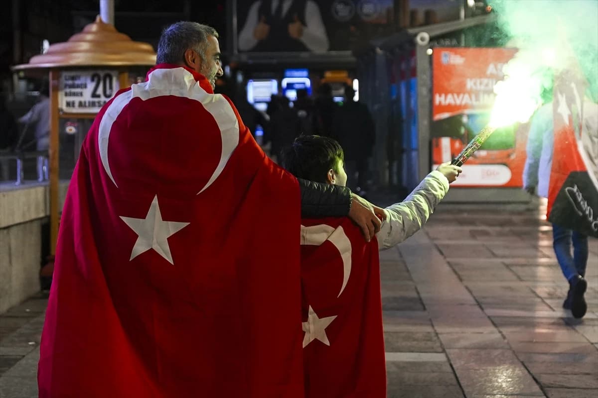 A Milli Futbol Takımı'nın Kosova galibiyeti yurtta coşkuyla kutlandı