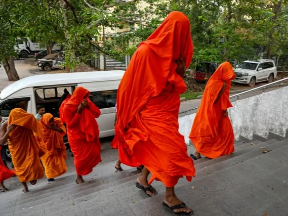 Sri Lanka’da 22 Budist rahip valizlerinde 110 kilo esrarla yakalandı