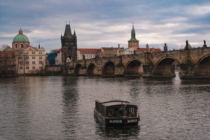 Vltava Nehri - Karl Köprüsü