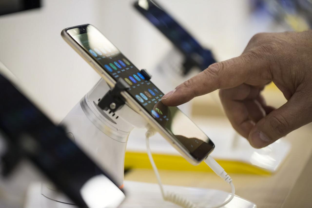 Akıllı telefonlara zam mı gelecek?