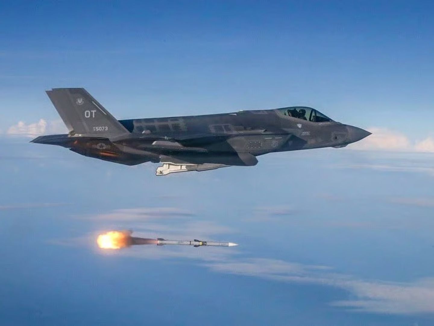 Raytheon’a 3,5 milyar dolarlık AMRAAM anlaşması: Program tarihinin en büyük sözleşmesi