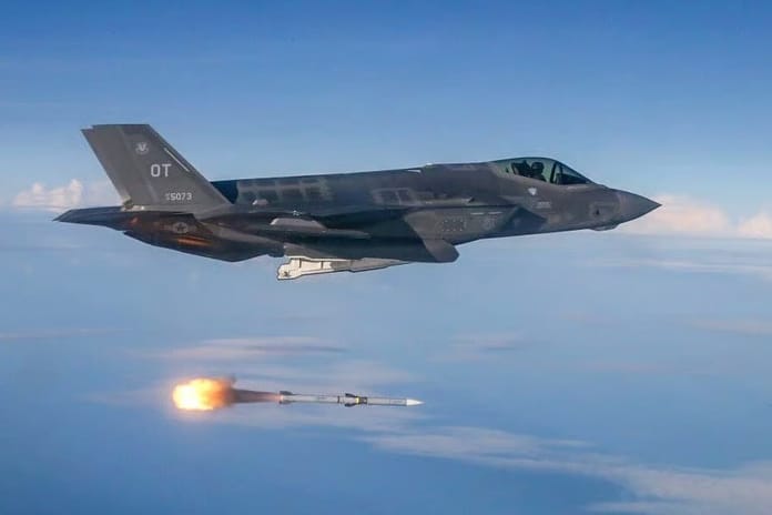 Raytheon’a 3,5 milyar dolarlık AMRAAM anlaşması: Program tarihinin en büyük sözleşmesi