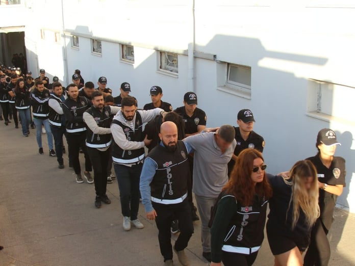 Bayğaralar suç örgütüne büyük darbe: 96 zanlı tutuklandı 