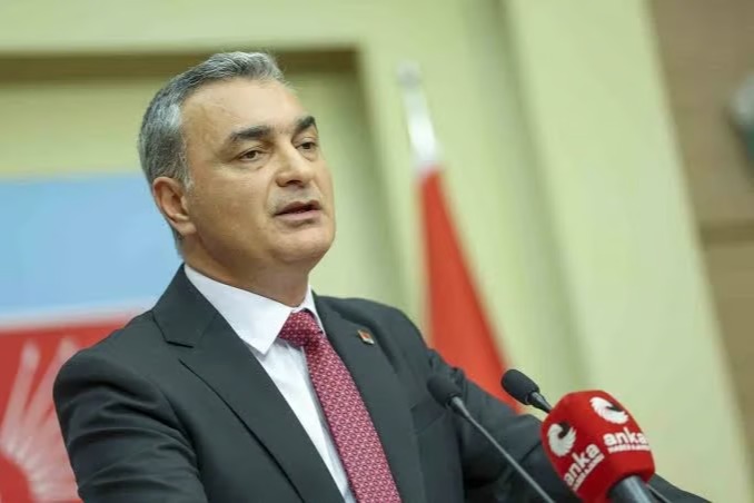 CHP'de tasfiyeler sürüyor