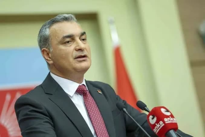 CHP'de tasfiyeler sürüyor