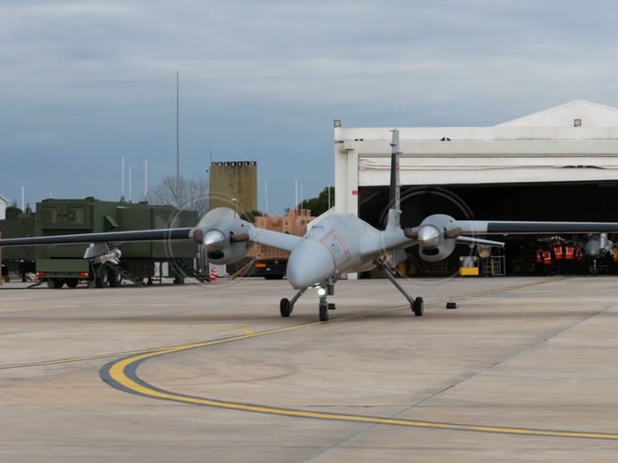 Bayraktar AKINCI’dan bir ilk EREN mühimmatı ile hava-hava atışında tam isabet