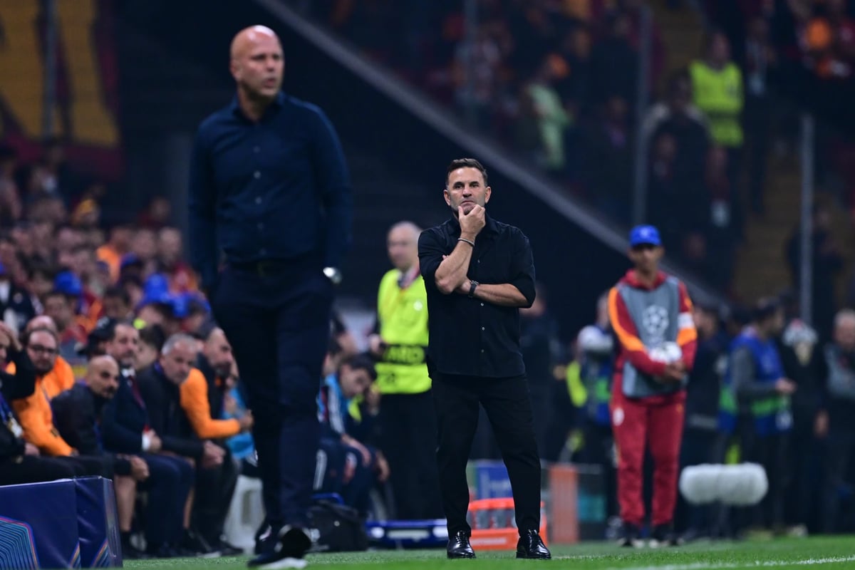 Galatasaray Teknik direktörü Okan Buruk ve Liverpool Teknik Direktörü Arne Slot