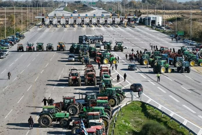 Yunanistan'da çiftçiler Bahçeköy Sınır Kapısı'nı kapattı
