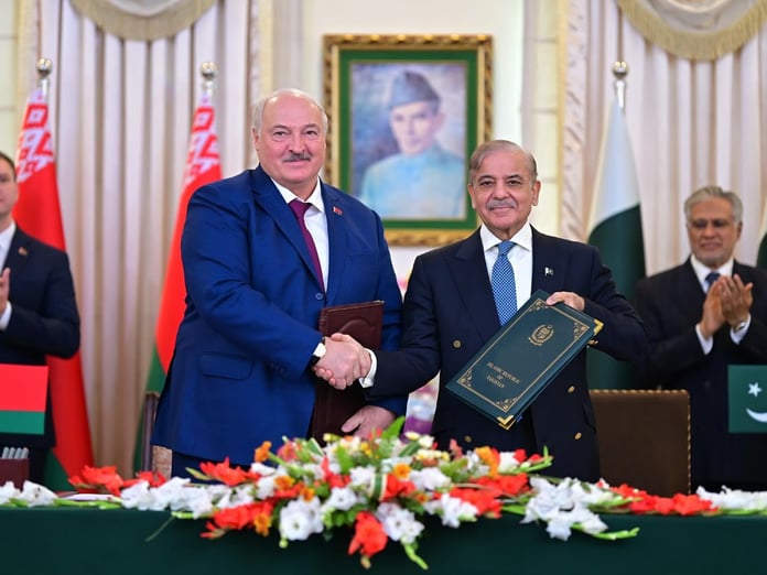 Pakistan ve Belarus, savunma ve bilişim teknolojileri konularında işbirliğini artırmayı görüştü