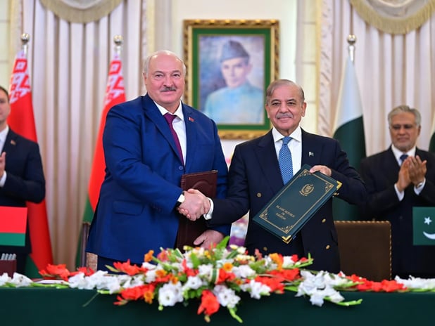 Pakistan ve Belarus, savunma ve bilişim teknolojileri konularında işbirliğini artırmayı görüştü