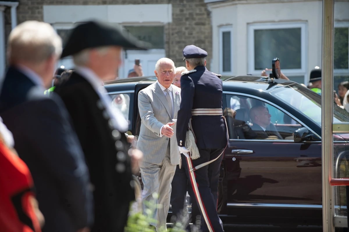 İngiltere Kralı 3. Charles Cambridge Merkez Camisi'ni ziyaret etti
