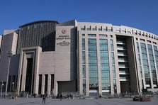 İstanbul Savcılığı'ndan yasa dışı bahis sitelerine dev operasyon: Batuhan Karadeniz ve Merit King sahibine kırmızı bülten!