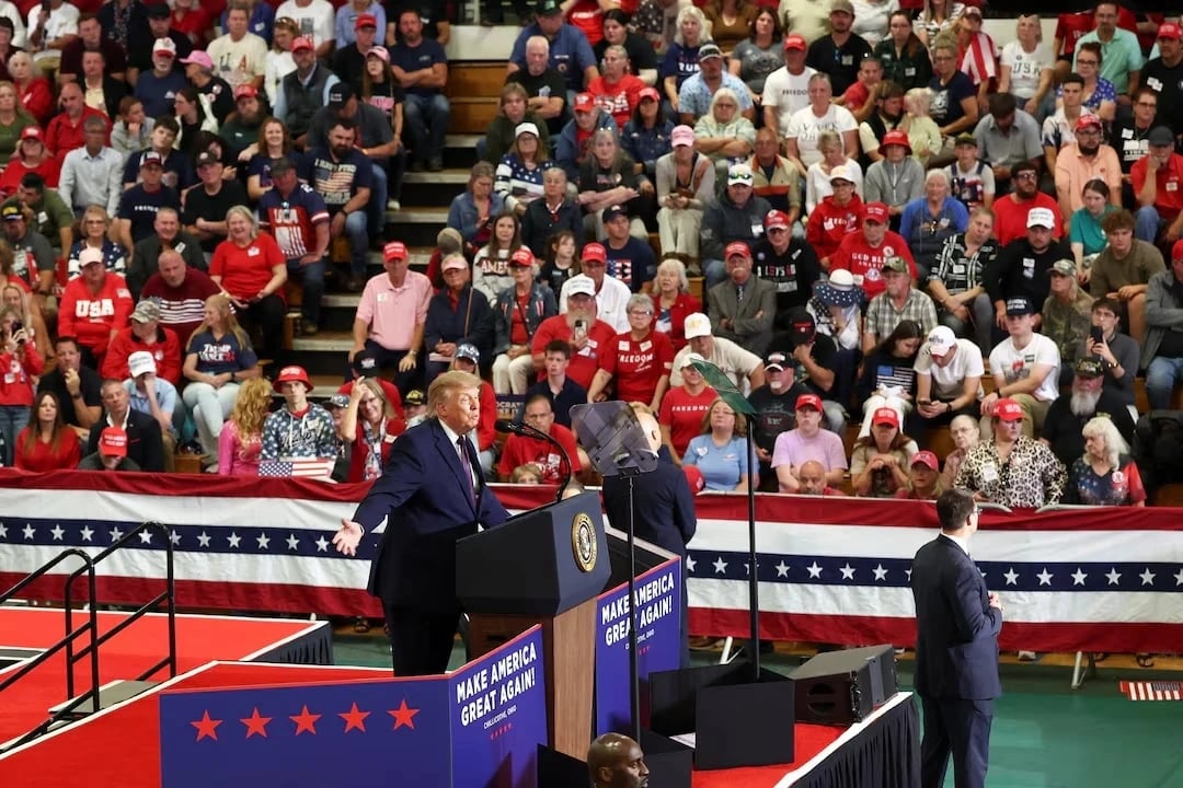 Donald Trump Ohio'daki mitinginde Jeffrey Epstein bağlantıları üzerinden protesto edildi