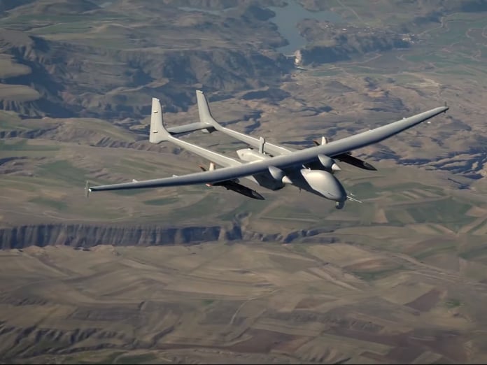 AKSUNGUR SİHA, iki adet SÜPER ŞİMŞEK taktik İHA ile uçuş gerçekleştirdi