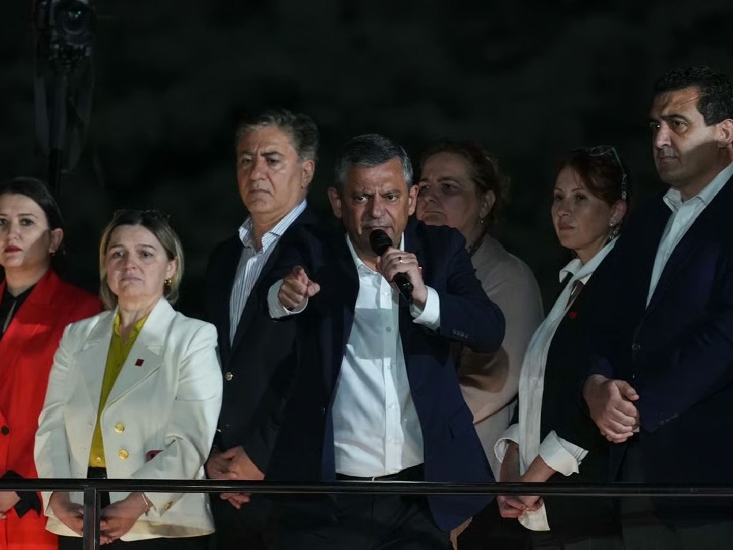 Özgür Özel'den 'hayatı durdurma' tehdidi! "Hiçbir şeyin sorumlusu ben değilim" 
