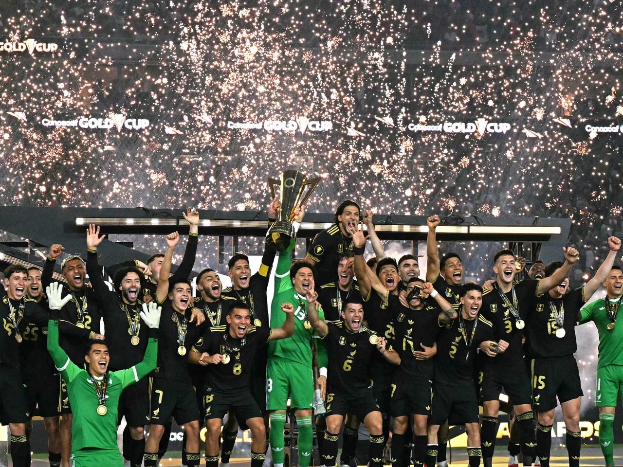 CONCACAF Gold Cup'ta kupa Meksika'nın: 10.şampiyonluk