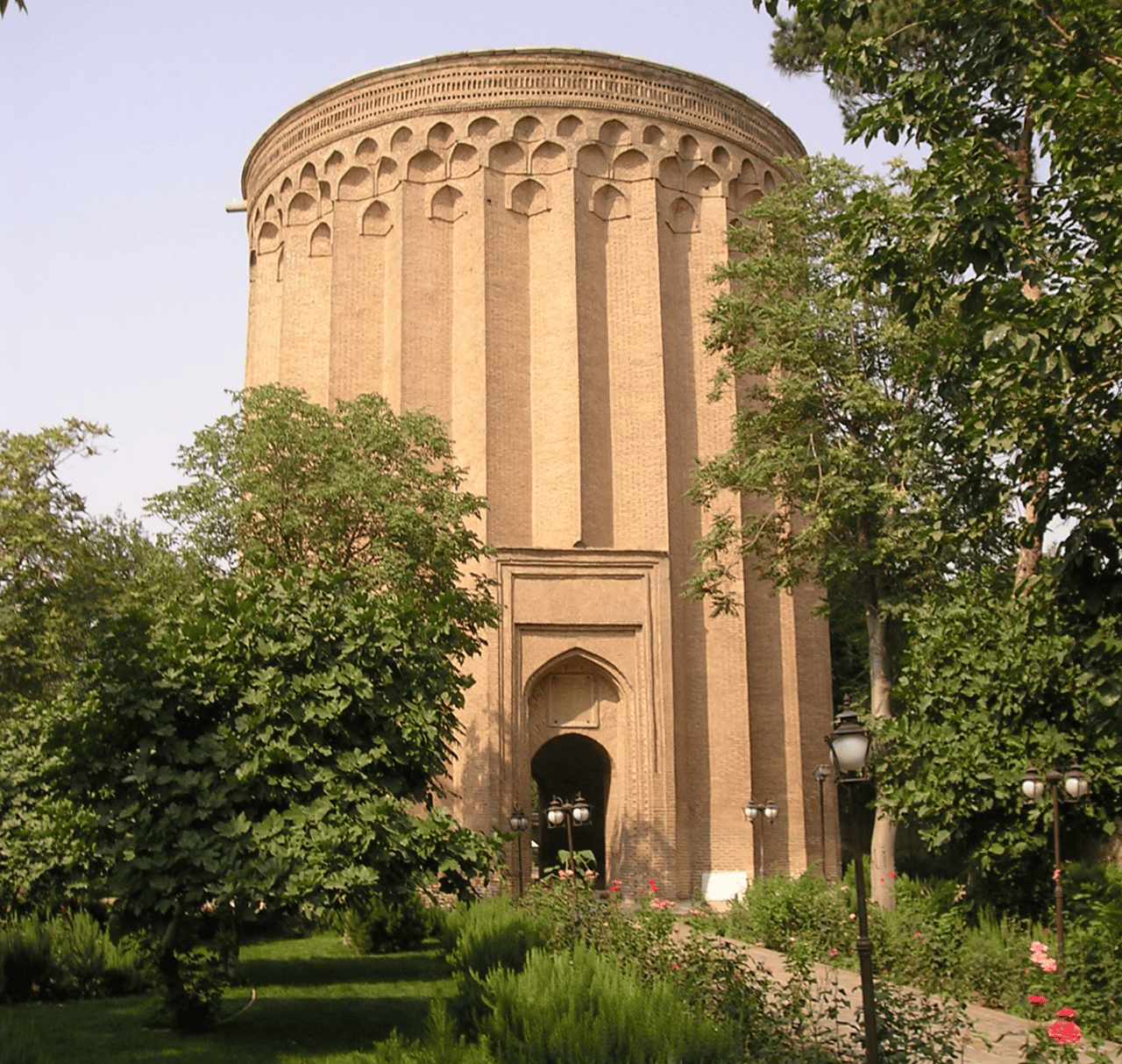 Tuğrul Bey'in İran'daki türbesi