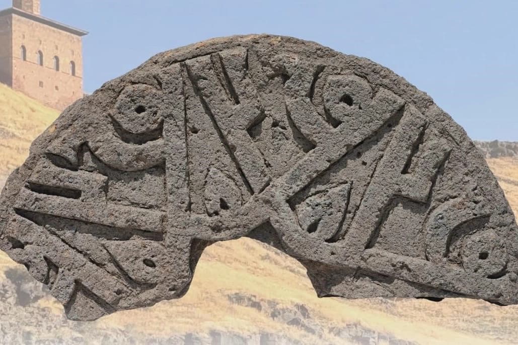 Ani’de ‘Hz. Muhammed’ ismi yazılı Selçuklu taşı bulundu