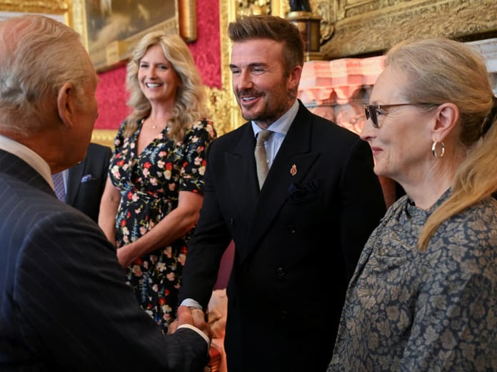 Kraliyet töreninde David Beckham'a büyük onur: İngiliz toplumuna ve futboluna katkılarından dolayı şövalyelik unvanına layık görüldü